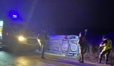 Balıkesir'de kamyonet traktöre çarptı: 1 ölü, 2 yaralı